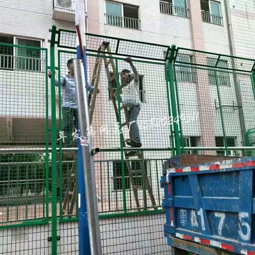 广东工厂供应y型柱军事防护隔离护栏 高强度v型加筋架安全防爬网